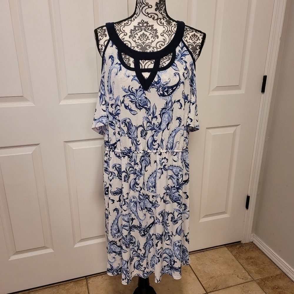 Naif blue‎ and white floral cold shoulder dress